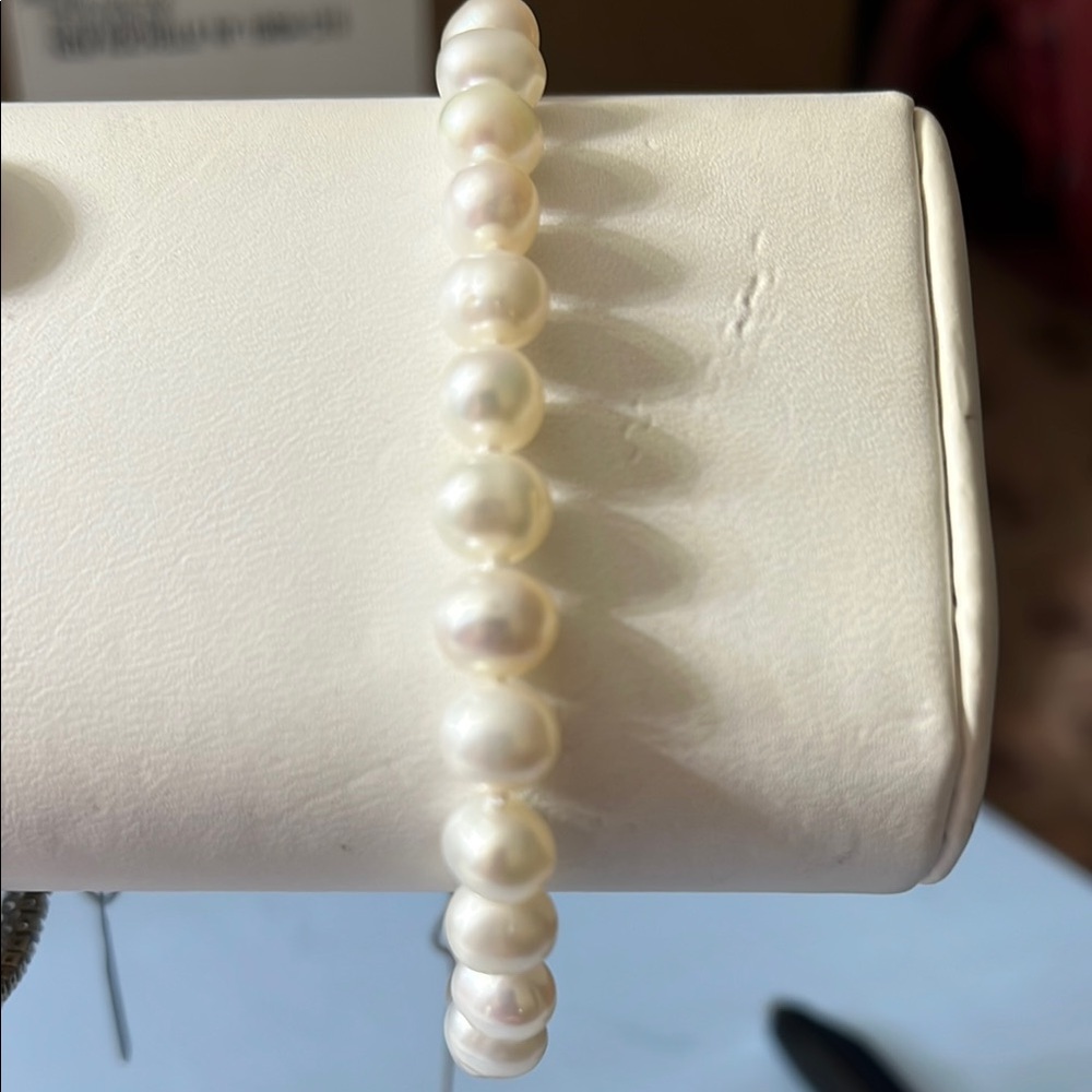 Classic White Pearl Bracelet